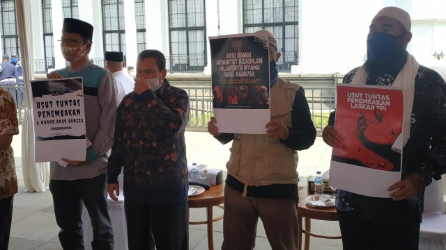 Kelompok masyarakat yang mengatasnamakan Koalisi Penuntut Keadilan (KPK) mendatangi dan melakukan audiensi di Gedung Sate Bandung. Foto: Dok. Istimewa