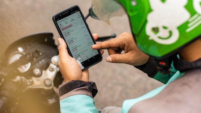 Mitra driver Gojek beli kuota internet Paket Swadaya Telkomsel. Foto: Telkomsel