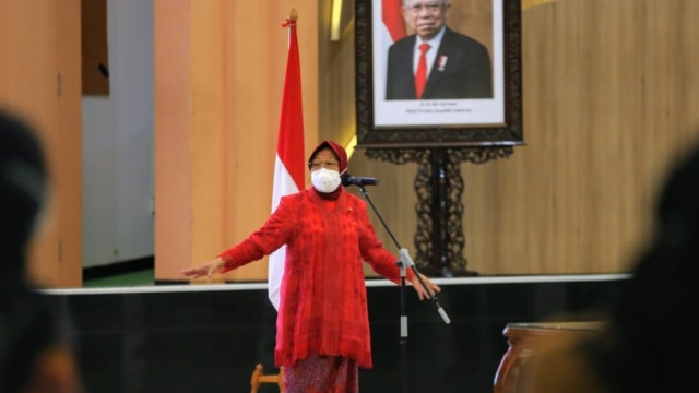 Mensos Tri Rismaharini dalam sambutannya usai serah terima jabatan dengan Mensos Ad Interim Muhadjir Effendy di kantor Kementerian Sosial, Jakarta (23/12). Foto: Kemensos RI