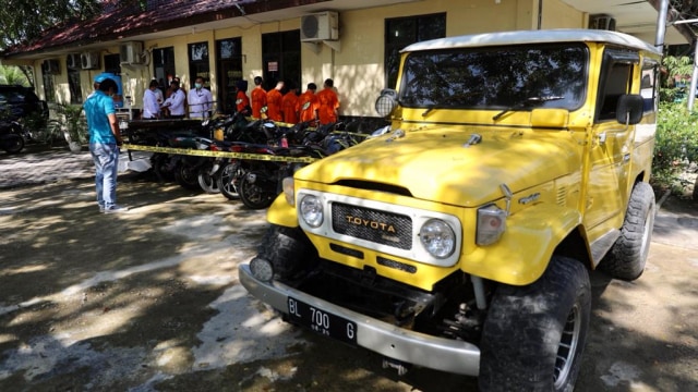Foto: Barang Bukti dan Tersangka Kasus Curanmor di Polda Aceh (28902)