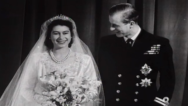 Prince Philip dan Ratu Elizabeth II disebut sebagai anggota kerajaan Inggris yang memiliki rekor pernikahan terlama. Foto. dok: Youtube/Real Royalty