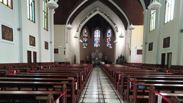 Suasana salah satu gereja di Kota Bandung jelang Natal. Foto: Rachmadi Rasyad/kumparan