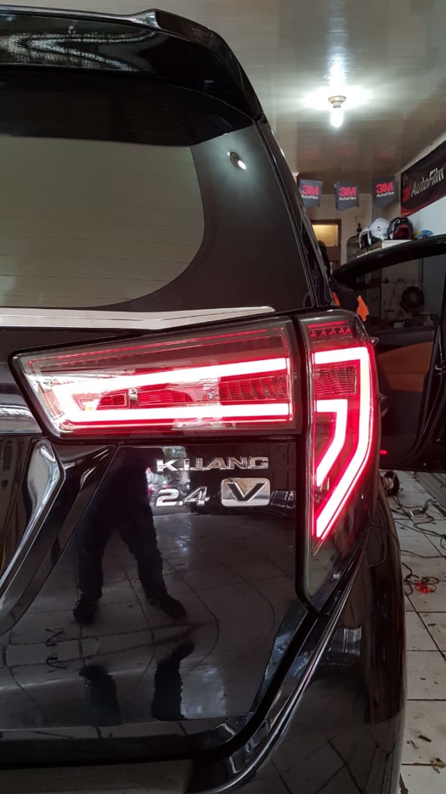 Modifikasi Toyota Kijang Innova reborn pakai lampu LED. Foto: dok. Istimewa