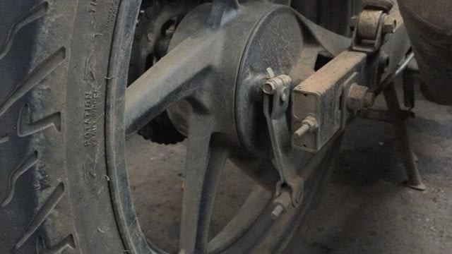 Tips Mudah Hilangkan Bunyi Decitan Rem Belakang Motor Akibat Terkena Hujan (143428)