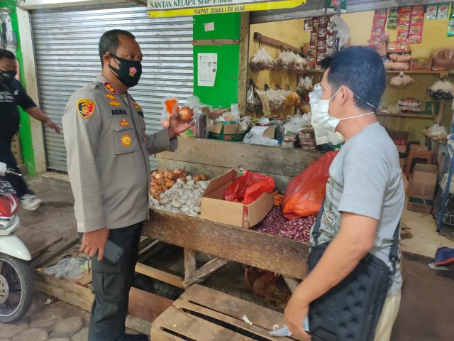 Kapolres Bangka Selatan, AKBP Agus Siswanto saat sidak ke pasar Toboali.