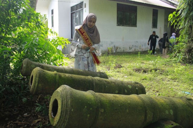 Disparbudpora-Duta Wisata Aceh Barat Kunjungi Meriam Bersejarah yang Tak Terawat (72083)