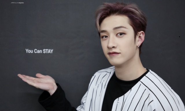Bang Chan ketika sedang melakukan video call event. sumber: Twitter stray_kids