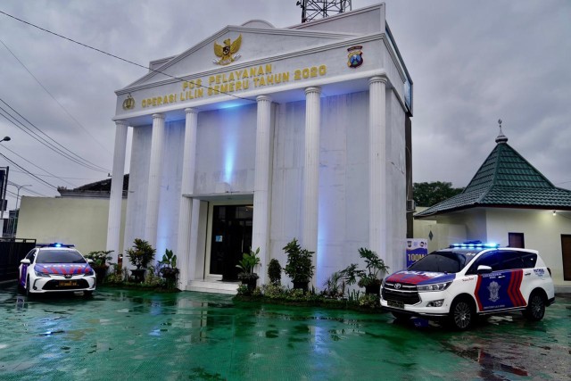 Polres Malang membangun gedung Pos Pelayanan Karanglo serupa istana negara lengkap dengan fasilitas command center rest area hingga pos kesehatan. Foto: Polres Malang