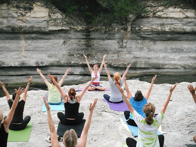 Latihan Yoga sangat bermanfaat untuk kesehatan lansia/Pixabay.