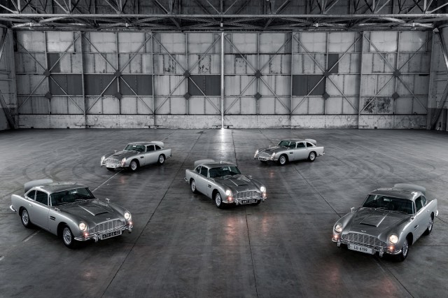 Aston Martin DB5 yang dipakai James Bond di film Goldfinger diproduksi kembali. Foto: dok. Carbuzz