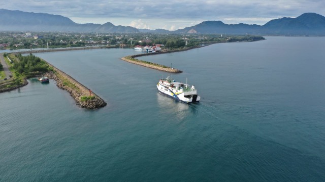 KMP Aceh Hebat 3 saat tiba di Pelabuhan Ulee Lheu, Banda Aceh. Foto: Popon/Dishub Aceh