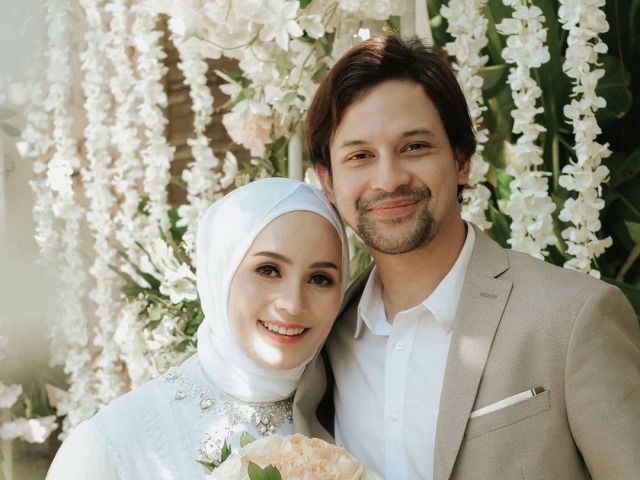 Lucky Perdana Pamer Foto saat Nikahi Lidi Brugman: Kamu yang Selama Ini Aku Cari (31999)