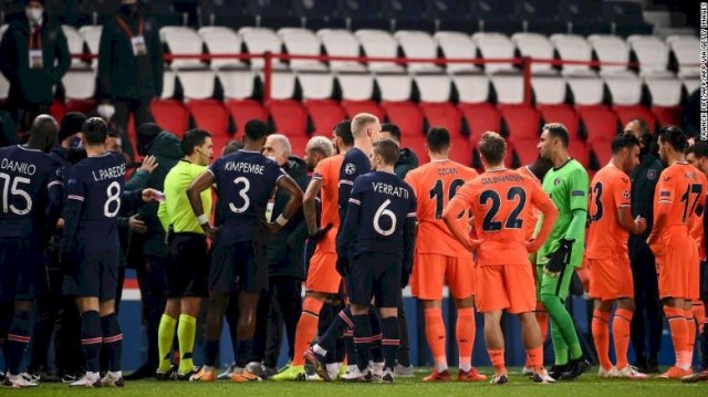 Pertandingan ditangguhkan ditengah dugaan rasialisme oleh salah satu ofisial pertandingan dalam pertandingan Grup H Liga Champions antara Paris Saint-Germain vs Istanbul Basaksehir FK di Stadion Parc des Princes di Paris pada 8 Desember 2020.