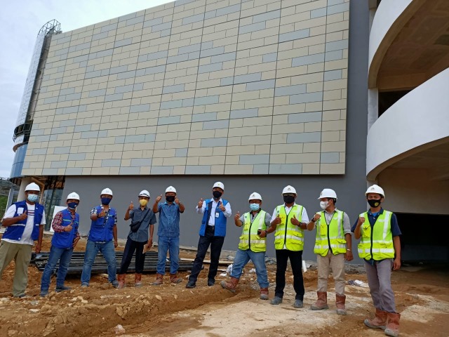 Proses energizer listrik PLN dengan daya 3.465 kVA di Gaia Bumi Raya City Mall. Foto: Dok. PLN Kalbar