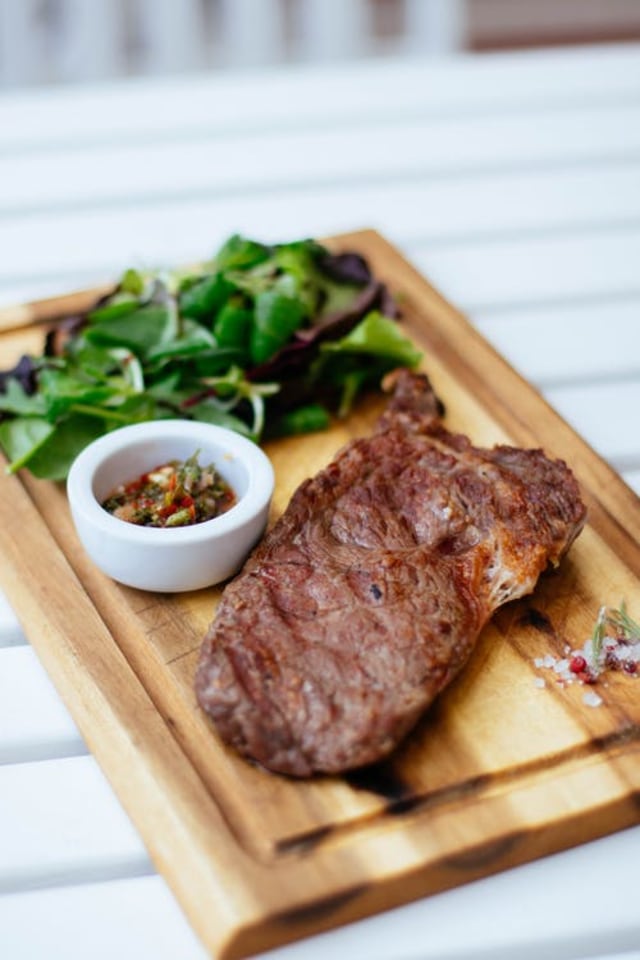 Ilustrasi steak. Foto: Pexels
