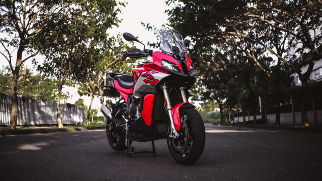 Test Ride Motor Sultan BMW S1000XR untuk Harian, Seberapa Nyaman? (140164)