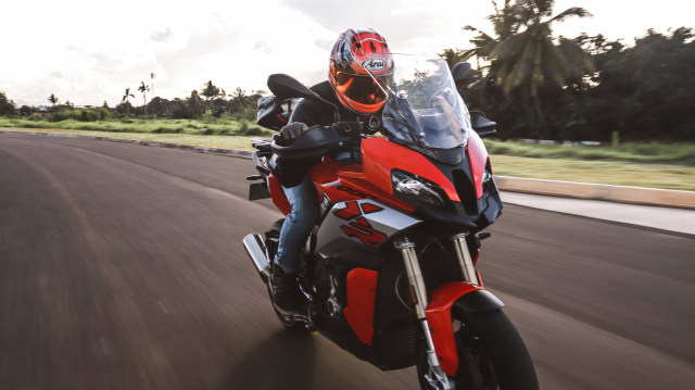 Test Ride Motor Sultan BMW S1000XR untuk Harian, Seberapa Nyaman? (140173)