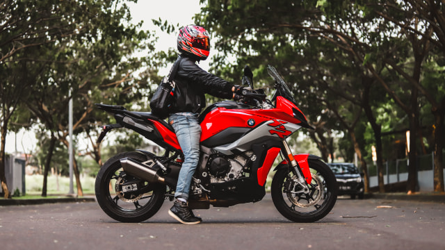 Test Ride Motor Sultan BMW S1000XR untuk Harian, Seberapa Nyaman? (140167)