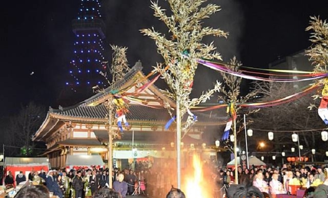 Tradisi Masyarakat Jepang Menyambut Tahun Baru Di Kuil Zojoji Tokyo. Sumber foto: https://japanesestation.com/culture/tradition/rasakan-tradisi-masyarakat-jepang-menyambut-tahun-baru-di-kuil-zojoji-tokyo