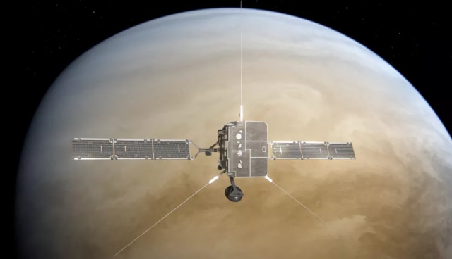 Ilustrasi pesawat luar angkasa Solar Orbiter melewati planet Venus. Foto:  European Space Agency (ESA)