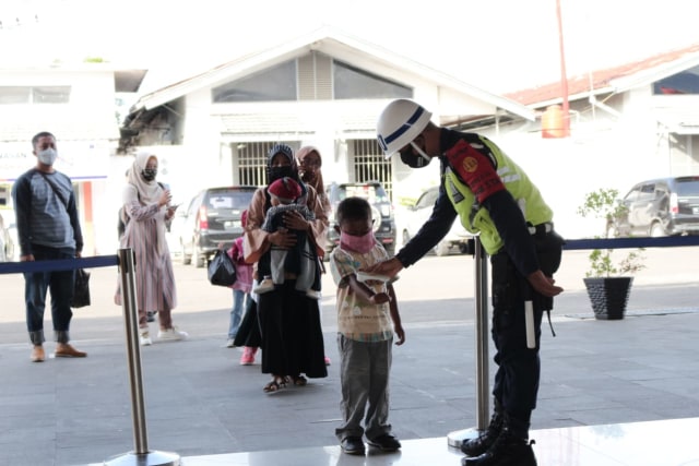 Penerapan protokol kesehatan di Stasiun Padang, Divre II Sumatera Barat. Foto: ist