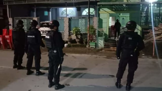 Polisi Dalami Motif Teror Bom di Masjid Mujahidin Makassar (48092)