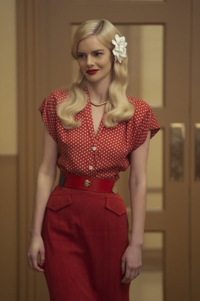 7 Momen Fashion Terbaik dari Film & Serial Netflix di Sepanjang 2020 (1213)
