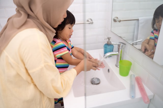 Pentingnya cuci tangan pakai sabun (CTPS). Foto: Shutterstock