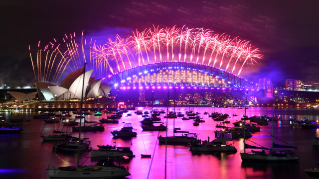 Suasana perayaan malam tahun baru 2021 di Australia. Foto: REUTERS/Mike Blake