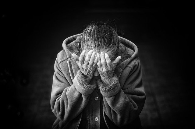 Ilustrasi lansia yang mengalami gangguan kecemasan di tengah pandemi Covid-19/Pixabay