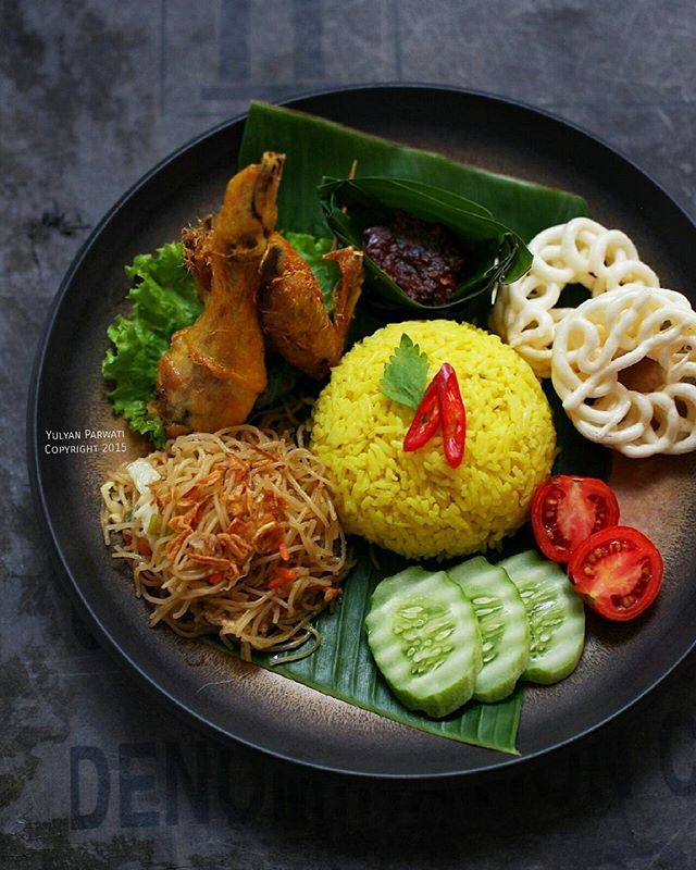 Ilustrasi Nasi Kuning. Sumber: Id.pinterest.com