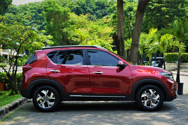 Bedah Fitur Kia Sonet 7 Penumpang Varian Tertinggi, Ada Penunjuk Arah Kiblat (64820)
