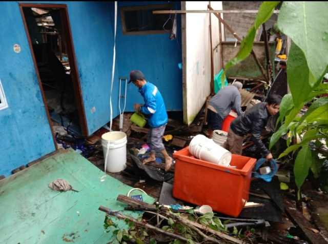 ﻿﻿Kondisi rumah warga di Batam usai dilanda angin kencang. Foto: Istimewa