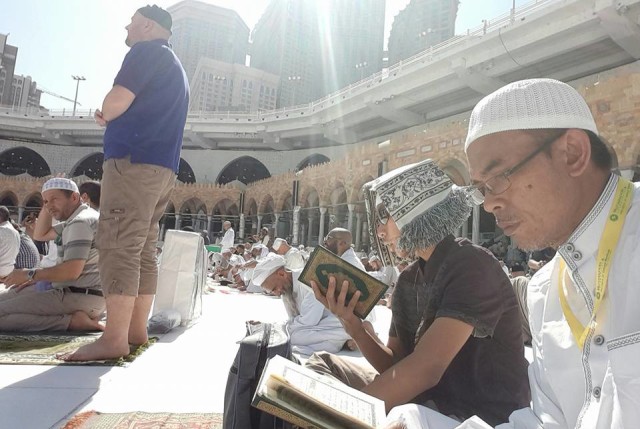 Dialog Virtual Ayah di Hari Ulang Tahun Anak Laki-Lakinya (229870)