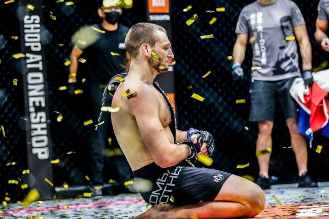 Reinier De Ridder kalahkan Aung La N Sang dan rebut sabuk Juara Dunia ONE Middleweight (ONE Championship)