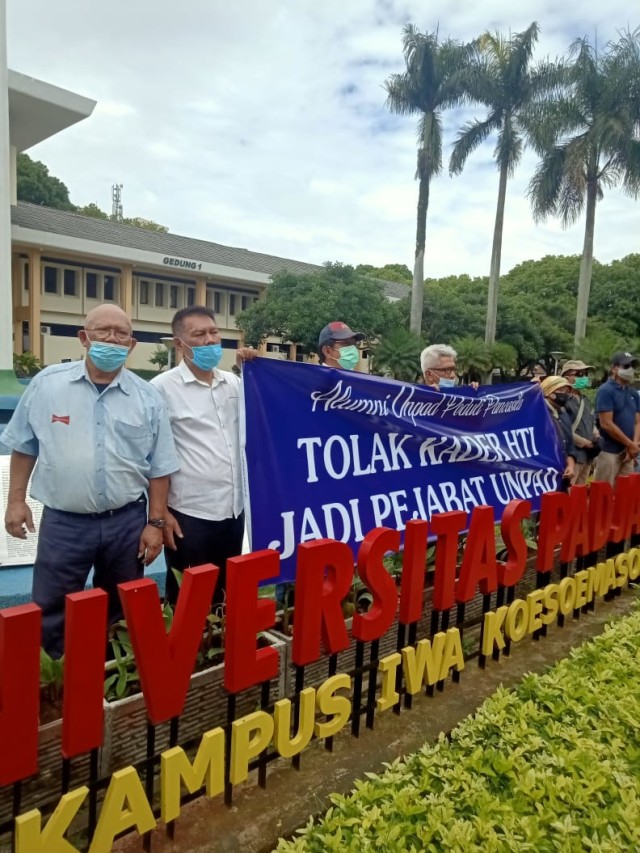 Alumni Unpad Peduli Pancasila gelar aksi tolak kader HTI jadi pejabat Unpad. Foto: Dok. Istimewa