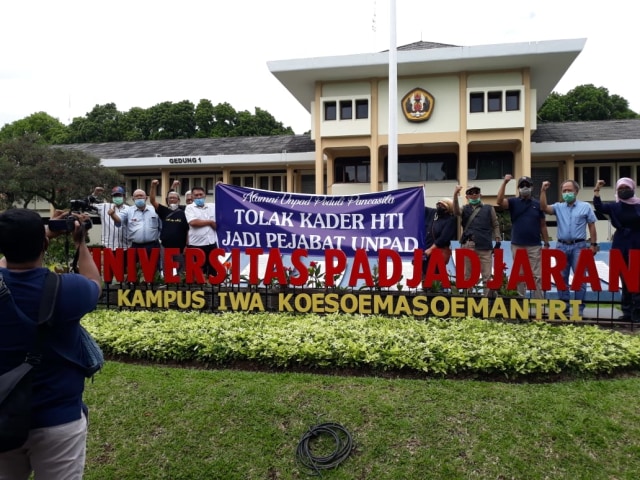 Alumni Unpad Peduli Pancasila gelar aksi tolak kader HTI jadi pejabat Unpad. Foto: Dok. Istimewa