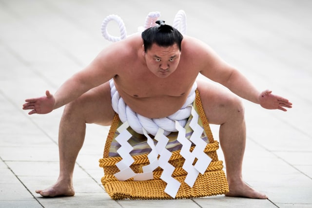Pegulat sumo dari Mongolia, Hakuho. Foto: Behrouz MEHRI / AFP