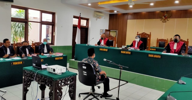 Sidang tuntutan kasus konser dangdut viral di Pengadilan Negeri Tegal, Selasa, (5/1/2021). (Foto: Setyadi)