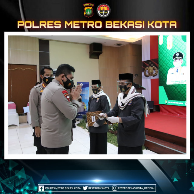 Kapolda Metro dan Ketum PBNU Lantik 31 Dai Kamtibmas di Kota Bekasi (172491)