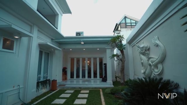 Melihat Mewahnya Rumah Jordi Onsu yang Bernuansa Klasik dan Elegan (179066)