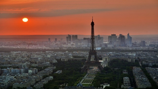 Paris adalah salah satu kota yang disebut sangat erat kaitannya dengan percintaan. Foto. dok: Pixabay