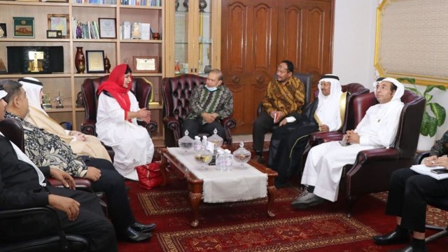 Putri Kerajaan Arab Saudi, Princess Jauhara, bertemu dengan pejabat Konsulat Jenderal RI di Jeddah. Foto: Dok. KJRI Jeddah