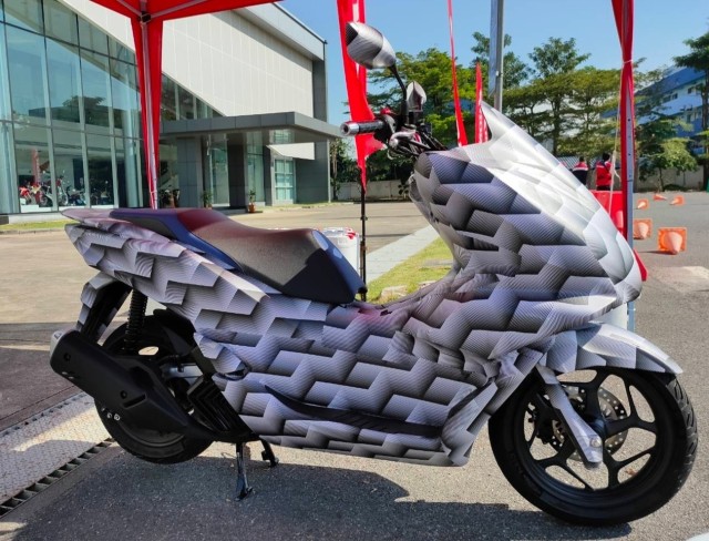 Honda PCX 160 berstiker kamuflase di Thailand. Foto: Over Ride Magazine