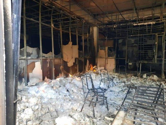 Kondisi Gedung E Kantor Bupati Karimun yang hangus terbakar (Foto: Edo/Batamnews)