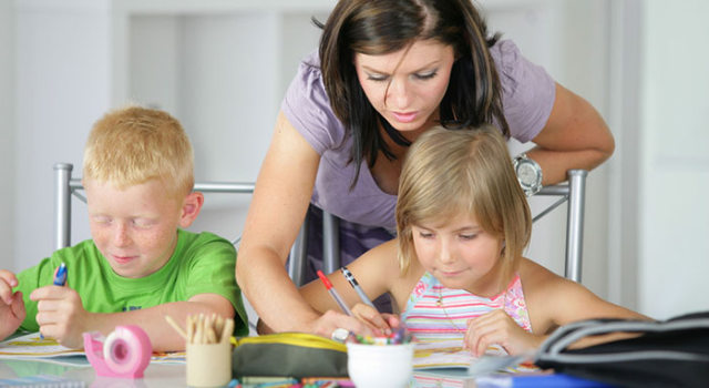 Ilustrasi belajar di rumah dengan pendampingan orangtua. Sumber: Oxford Learning