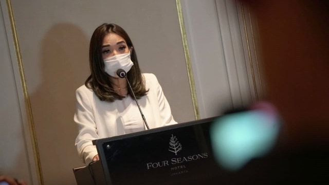 Gisella Anastasia memberikan keterangan pers penetapan sebagai tersangka kasus penyebaran video porno di Jakarta, Rabu (6/1).
Foto: Jamal Ramadhan/kumparan