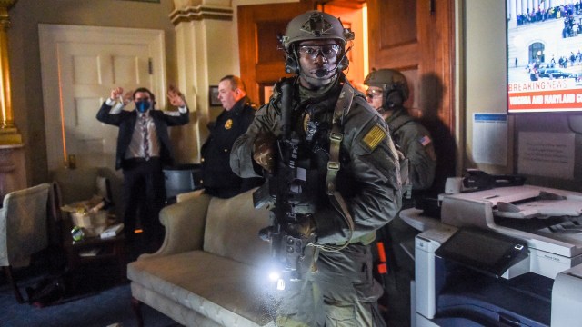 Foto: FBI Jaga Gedung Capitol Usai Kerusuhan (218915)