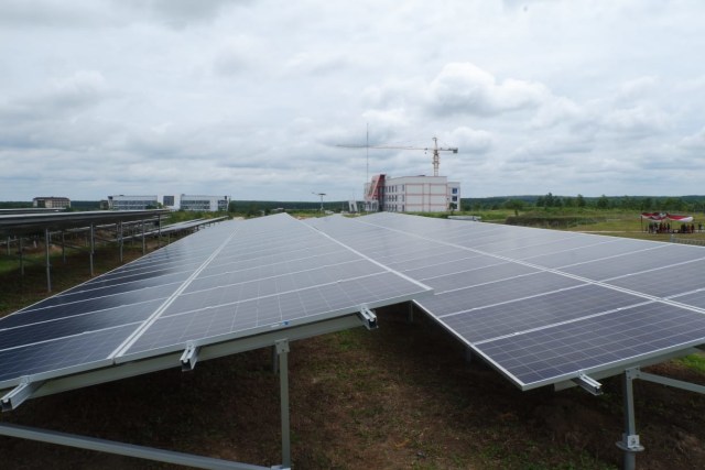 Panel surya di PLTS Itera, Kamis (7/1) | Foto : Sidik Aryono/Lampung Geh