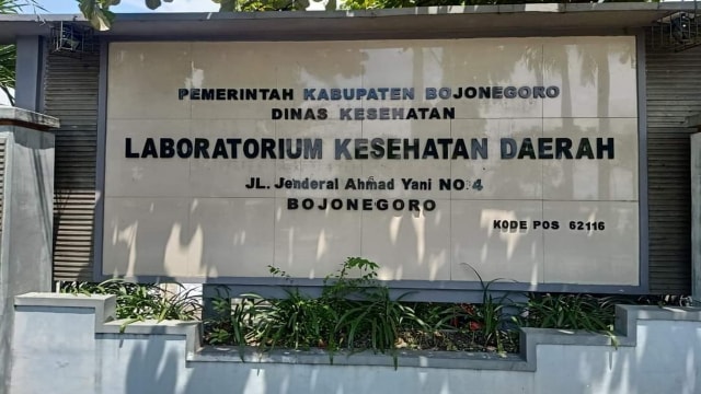 Ilustrasi: Papan kantor Laboratorium Kesehatan Daerah (Labkesda) Dinas Kesehatan Kabupaten Bojonegoro. (foto: istimewa)
